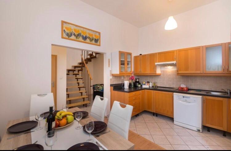 Apartment Stepanska Πράγα Εξωτερικό φωτογραφία